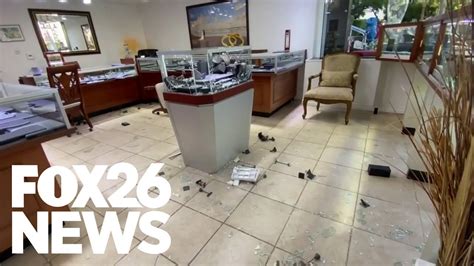 Smash-and-grab robbers steal over $500,000 worth of jewelry from Pasadena shop